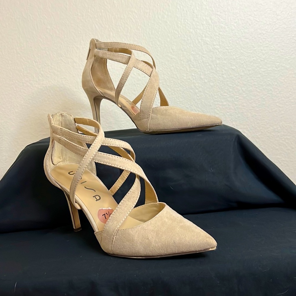 Unisa 7.5 medium high heel shoes